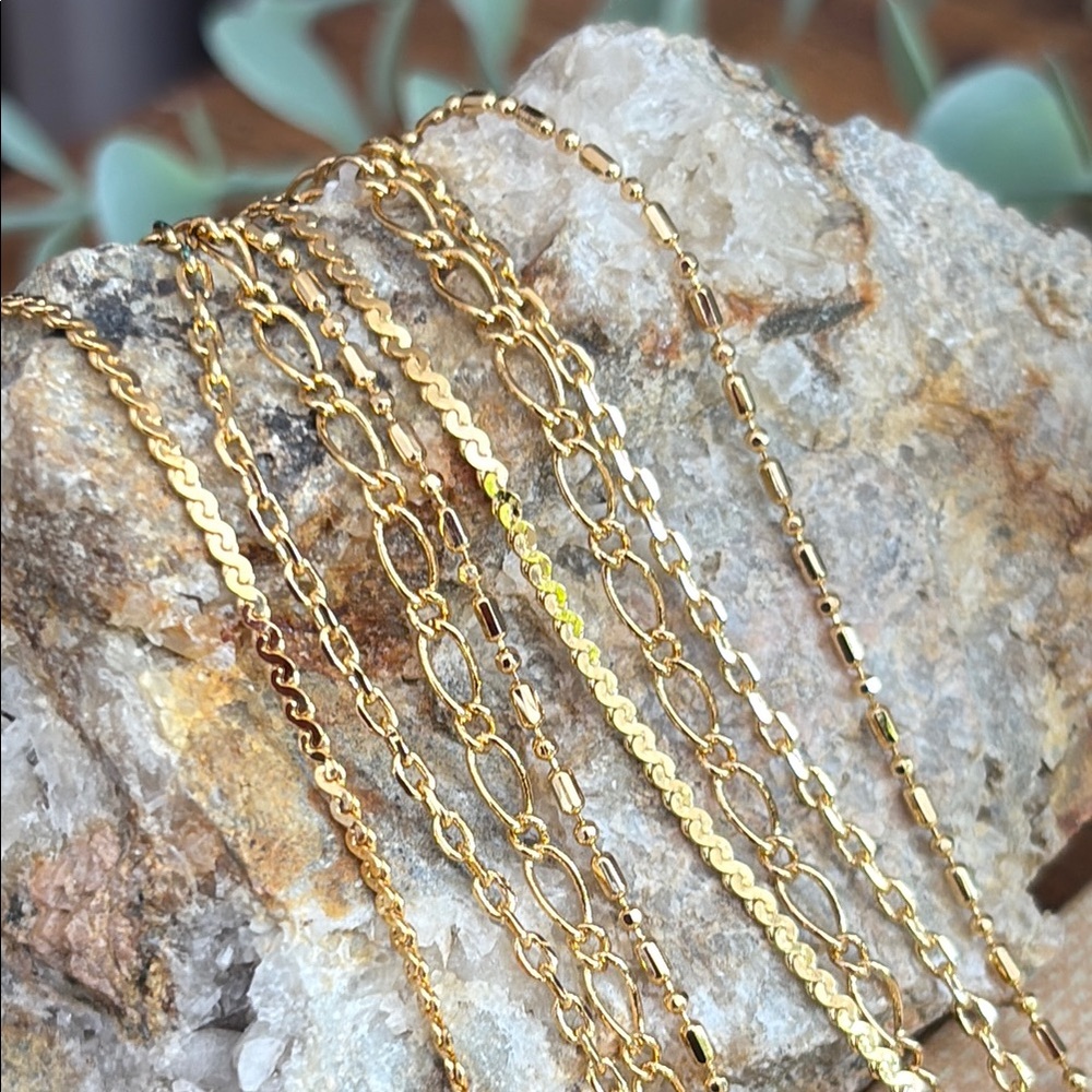 Vintage Avon 90s Gold Layered 18-22” Necklace Set Bundle of 4 Chains 18 NIB - Picture 7 of 12